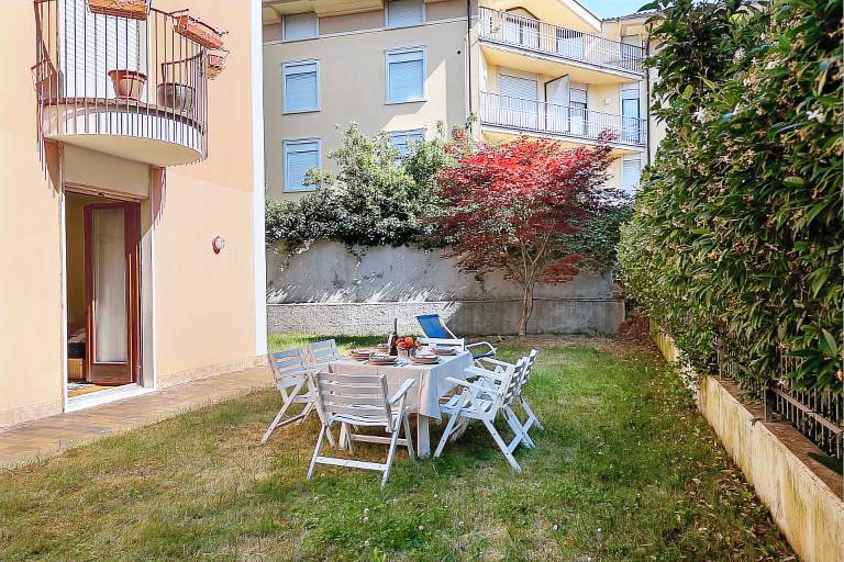 Apartment with yard & terrace | Mountain view in Tenno