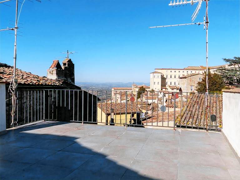 Fully equipped charming apartment with terrace & yard | Pets allowed — photo 5