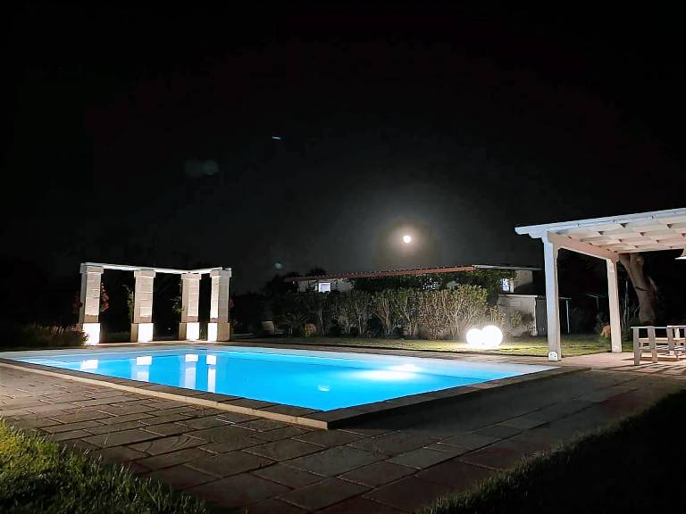 House with BBQ, yard & private pool — photo 2