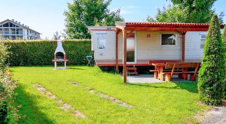 Vacation home with barbeque, yard & patio — photo 4