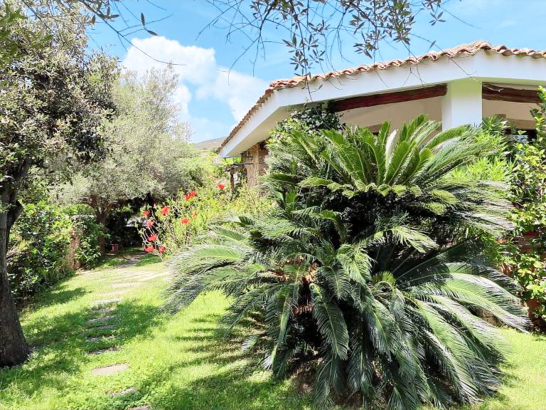 Family-friendly beautiful apartment with barbecue & yard | Garden view | Pet-friendly — photo 3