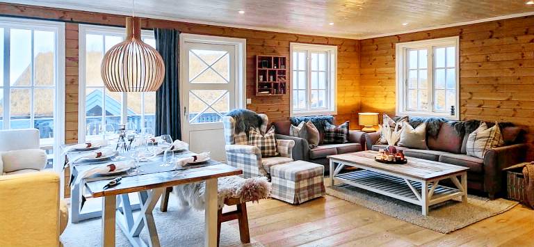 Vacation home with patio in Vinje