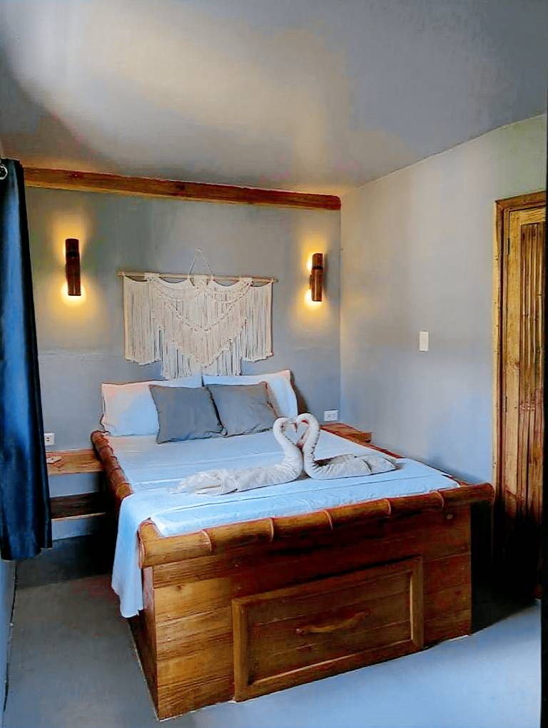Mountain view house with AC in El Nido