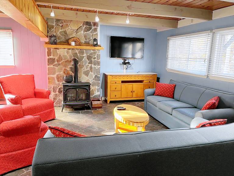 NoCo Fido Friendly Spacious Family Home with Hot Tub and BBQ Area in North Conway, NH