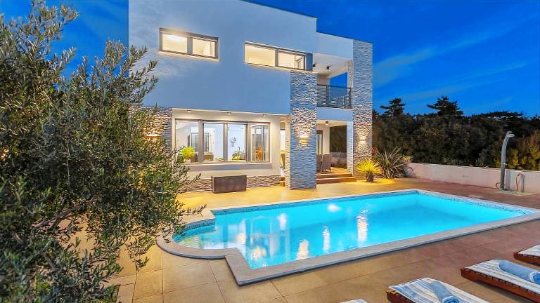Villa with private pool, patio & barbecue — photo 4