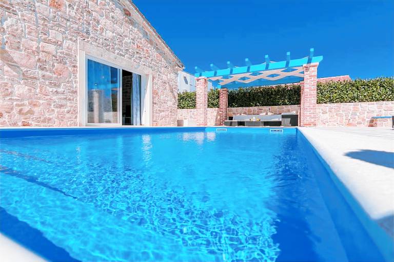 Fully equipped lovely villa with private pool, patio & yard | Next to the beach | Dogs allowed — photo 3