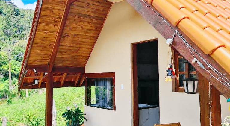 Charming lodge with hot tub | Pets allowed — photo 4