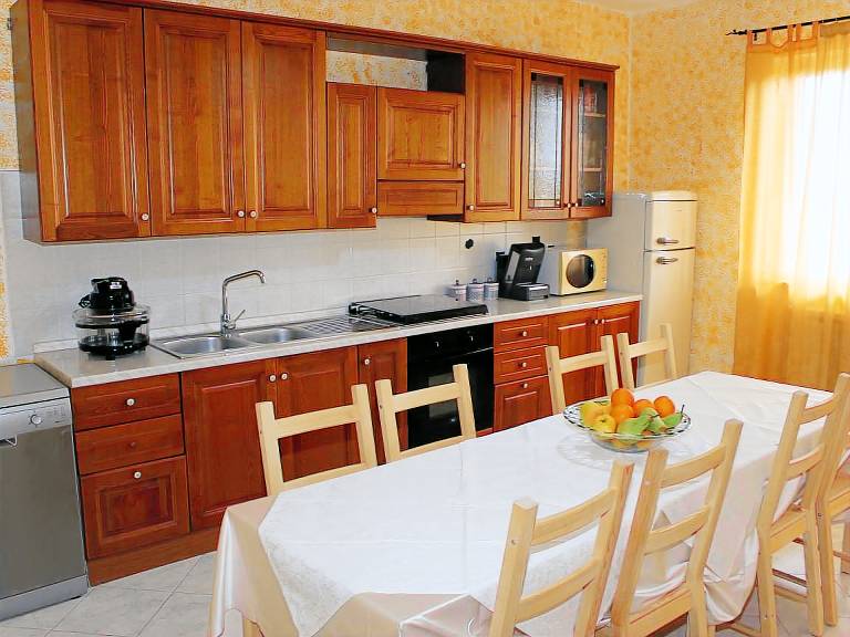 Rental apartment with barbeque, pool & terrace — photo 3