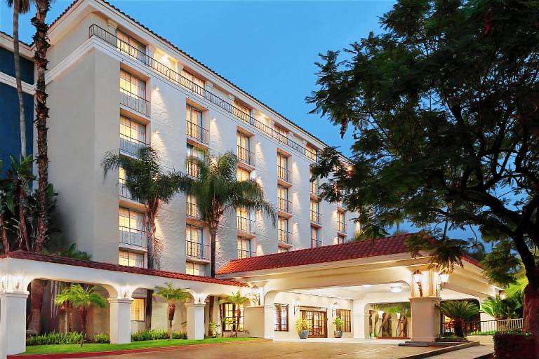 Embassy Suites by Hilton Arcadia Pasadena Area — photo 3