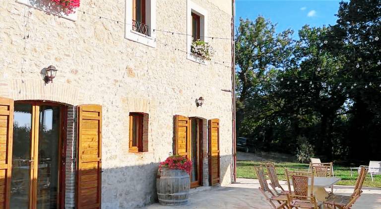 Rental apartment with garden & BBQ in Massa Martana