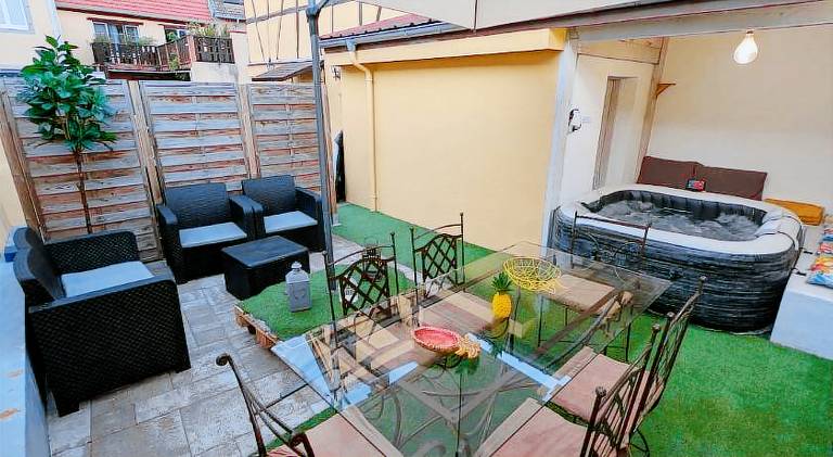 House with jacuzzi — photo 5