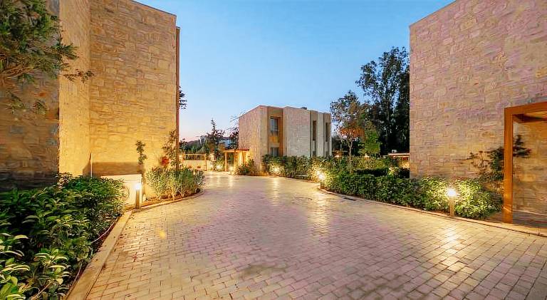 Fully equipped spacious villa with barbecue, garden & private pool | Close to the beach | Good for workation | Pet-friendly — photo 4