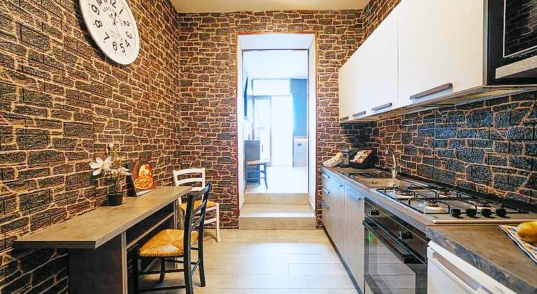 Vacation home with barbeque, private pool & terrace | Next to Naples Cathedral | Perfect for remote work — photo 4