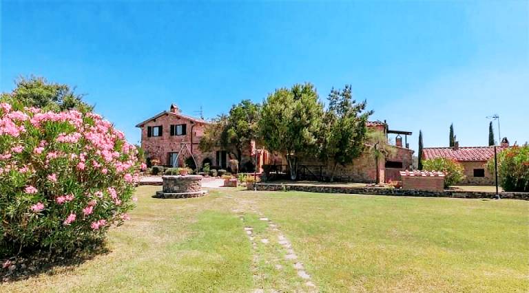 Villa with patio, barbecue & yard — photo 3