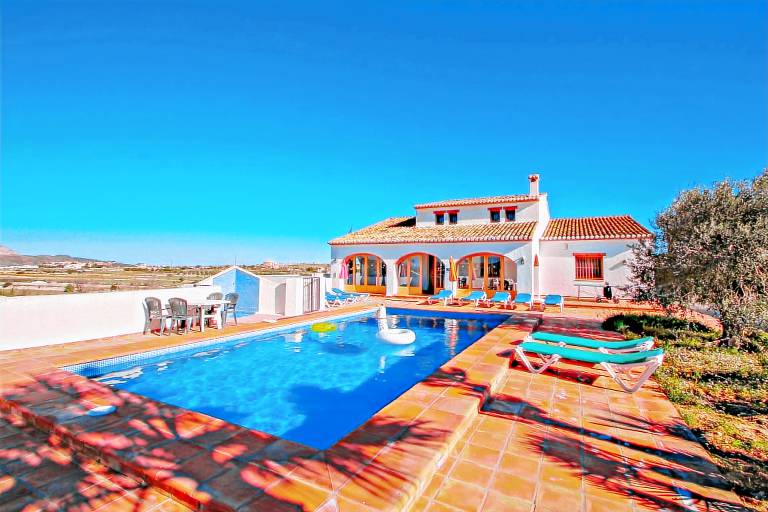 Fully equipped villa with private pool, patio & yard | Mountain view | Suitable for remote work | Dogs allowed — photo 3