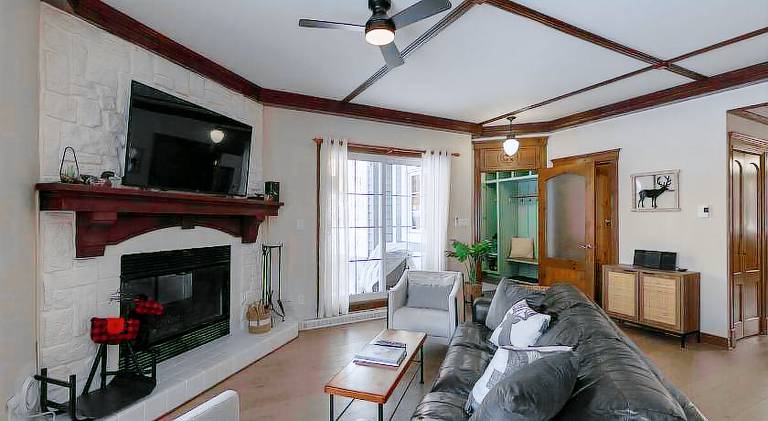 Apartment with pool — photo 5