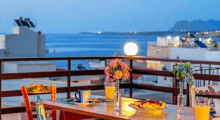 Apartment with terrace — photo 2