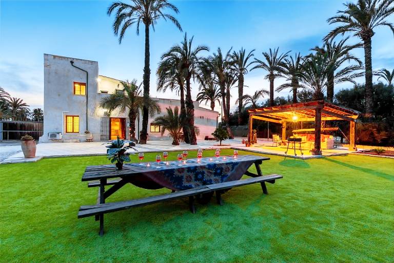 Villa with patio, yard & grill | Garden view — photo 5