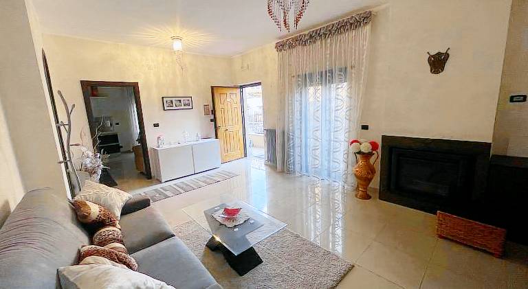 Charming vacation home with hot tub | Pets allowed — photo 2