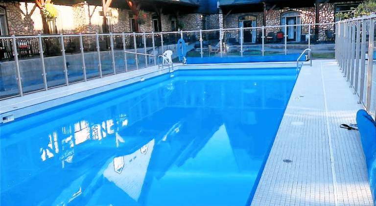 Renovated Chalet at Mystic Springs, Pool, Hot Tub! in Canmore, AB