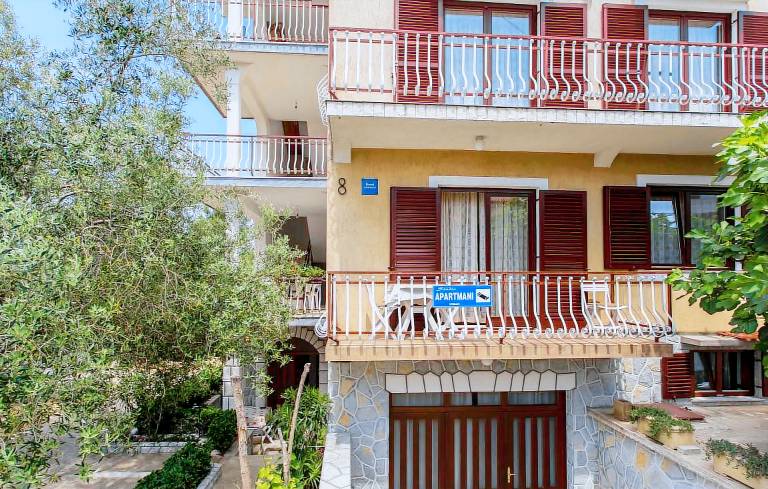 Holiday apartment with garden & BBQ — photo 3