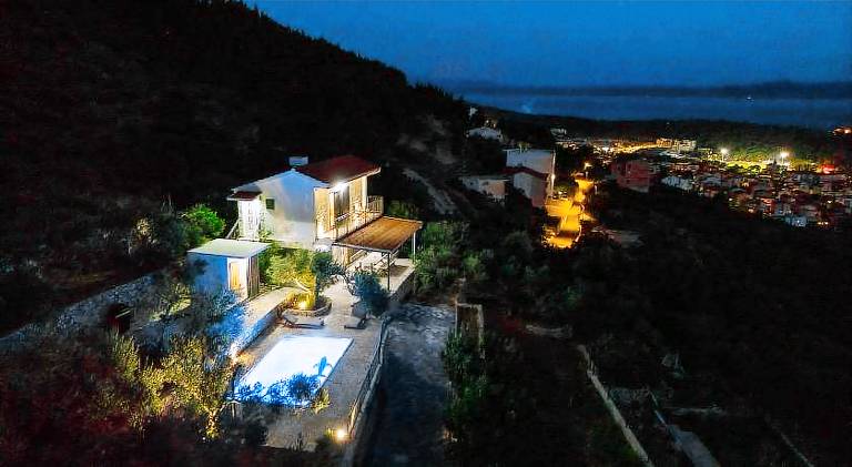 Villa with pool — photo 3