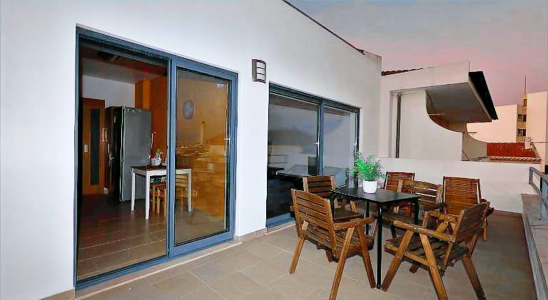Rental apartment with patio & jacuzzi — photo 5