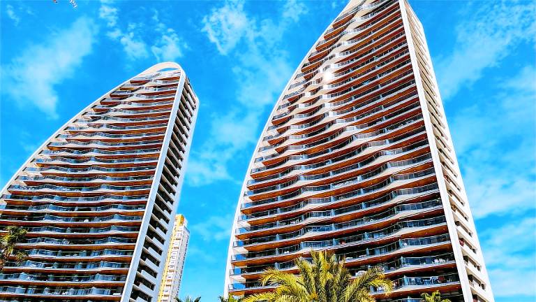 Family-oriented beautiful rental apartment with sauna, patio & heated pool | Sea view | Close to the beach | Dogs allowed in Benidorm