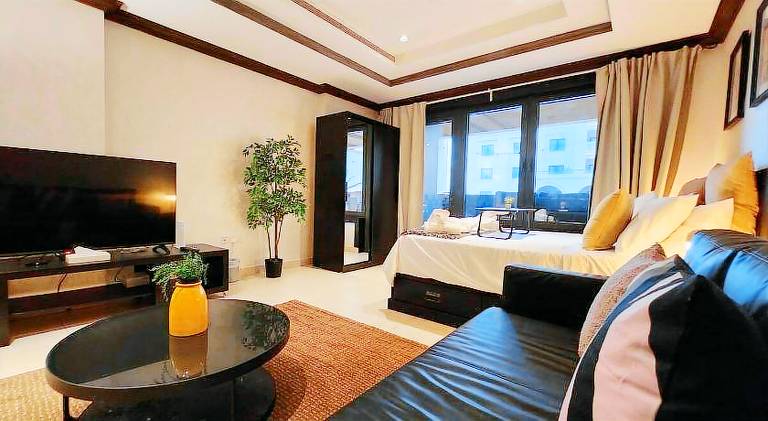 Apartment with pool & garden — photo 2