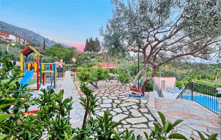 Villa Del Mare - with nine bedrooms, pool, jacuzzi, sauna, playground by MyWaycation — photo 3