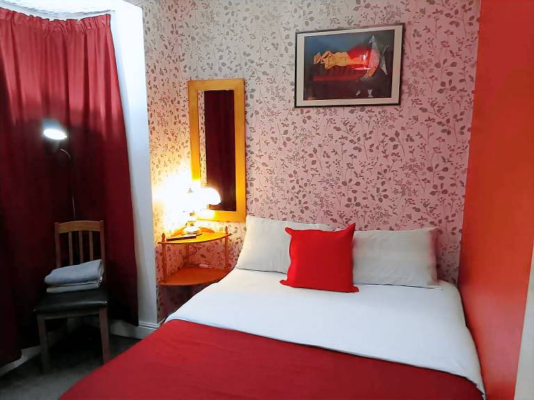 Apartment Sleeps 4 Garden & Free Parking