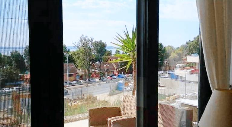 Apartment with pool — photo 4