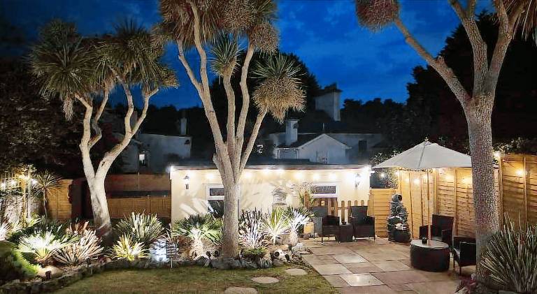Holiday apartment with yard & terrace — photo 5