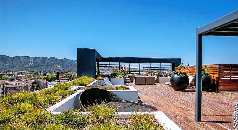 Penthouse Escape Pool Views — photo 4