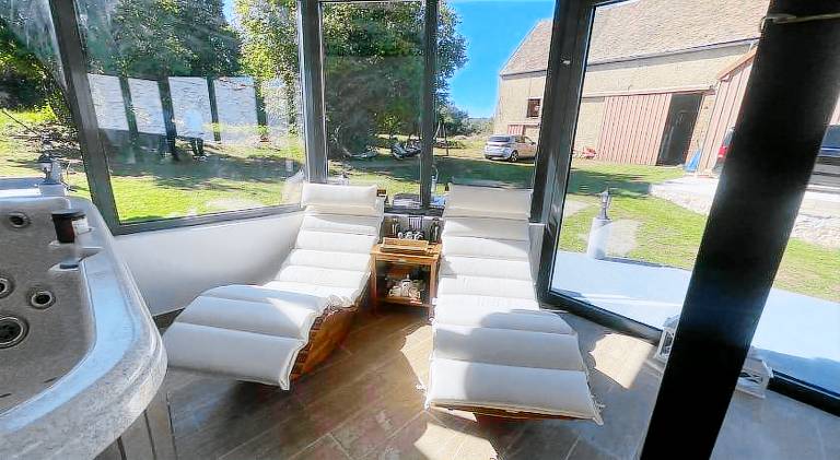 House with hot tub | Pets allowed — photo 3