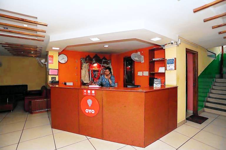 OYO 10685 Hotel Centre Point