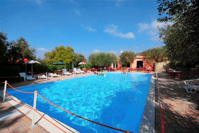 Holiday apartment with pool, garden & terrace | Pets allowed — photo 5