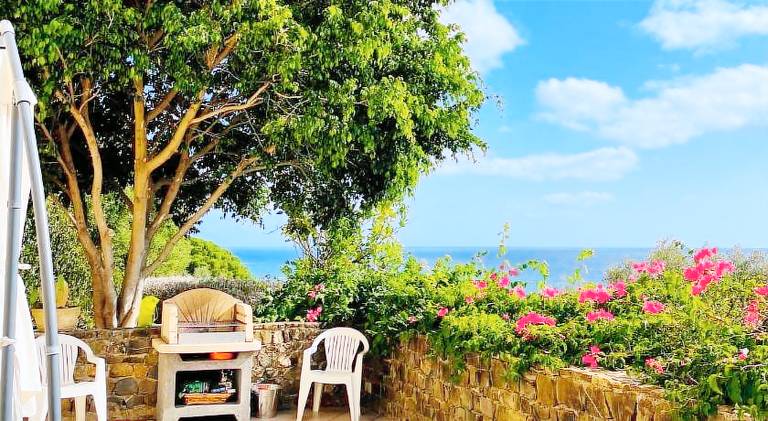 Vacation home with patio, garden & barbecue — photo 3