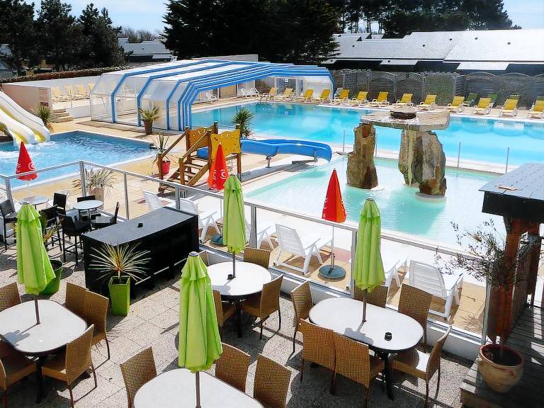 Mobile home with patio & heated pool — photo 2