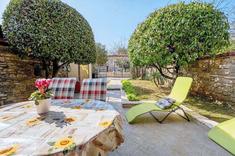 House with garden, grill & patio — photo 3