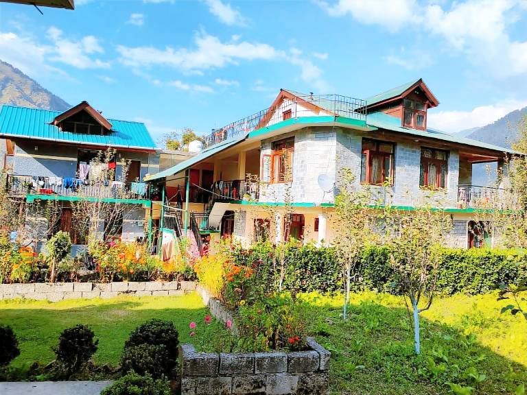Holiday apartment with yard in Kullu