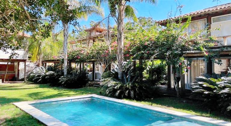 Villa with pool — photo 2