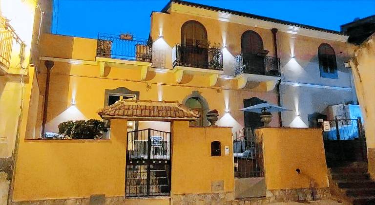 House with 1 room for 5 persons in Calatabiano