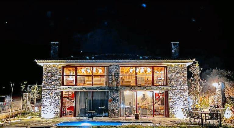 Villa with yard, pool & patio | Pets allowed in Kymi-Aliveri