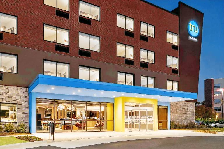 Tru by Hilton Lawrenceville Atlanta I-85 Sugarloaf — photo 2