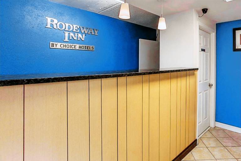 Rodeway Inn Charlotte North End — photo 2