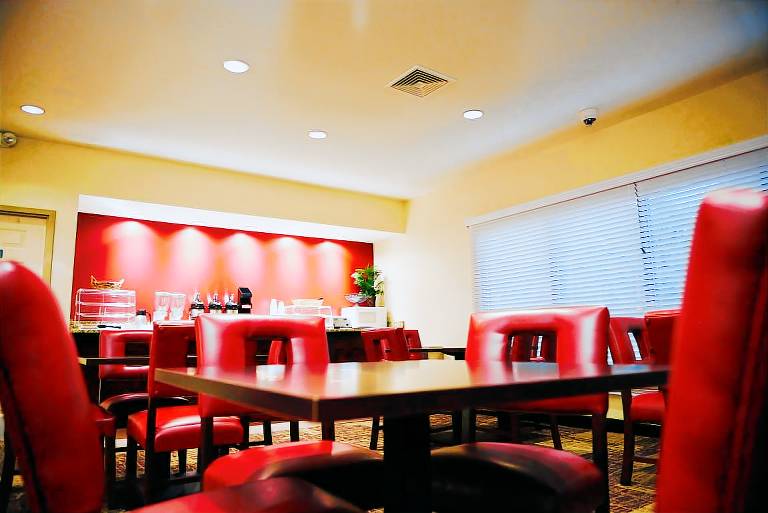 Red Roof Inn & Suites Commerce - Athens — photo 5