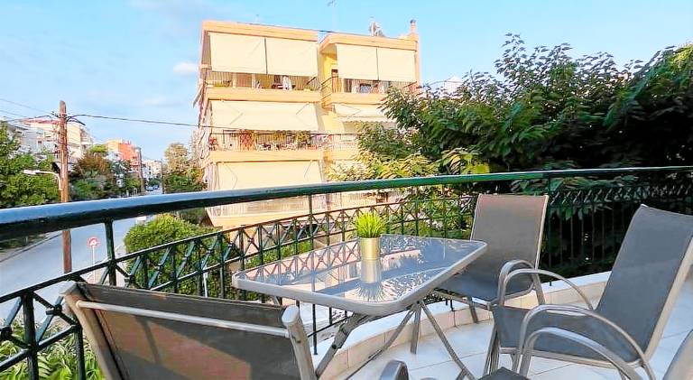 Apartment with garden & terrace — photo 3