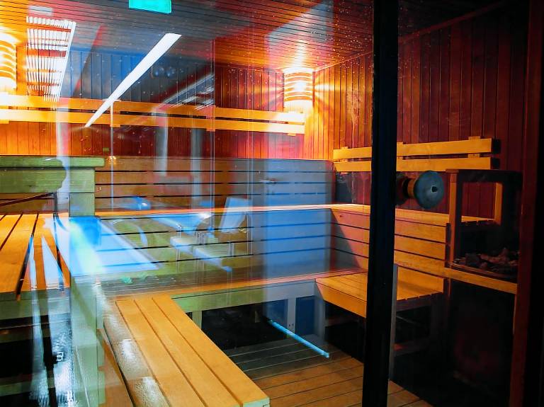 Serviced apartment with jacuzzi, pool & sauna | Close to St. Stephen's Basilica — photo 4