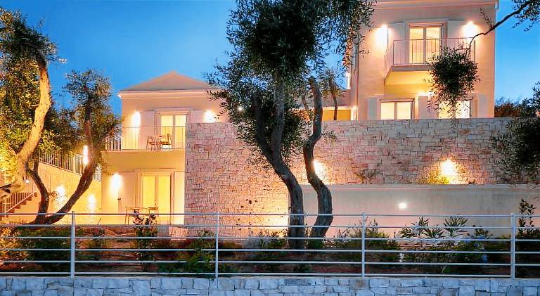 Ample villa with garden, private pool & patio | Perfect for remote work | Dogs allowed — photo 4